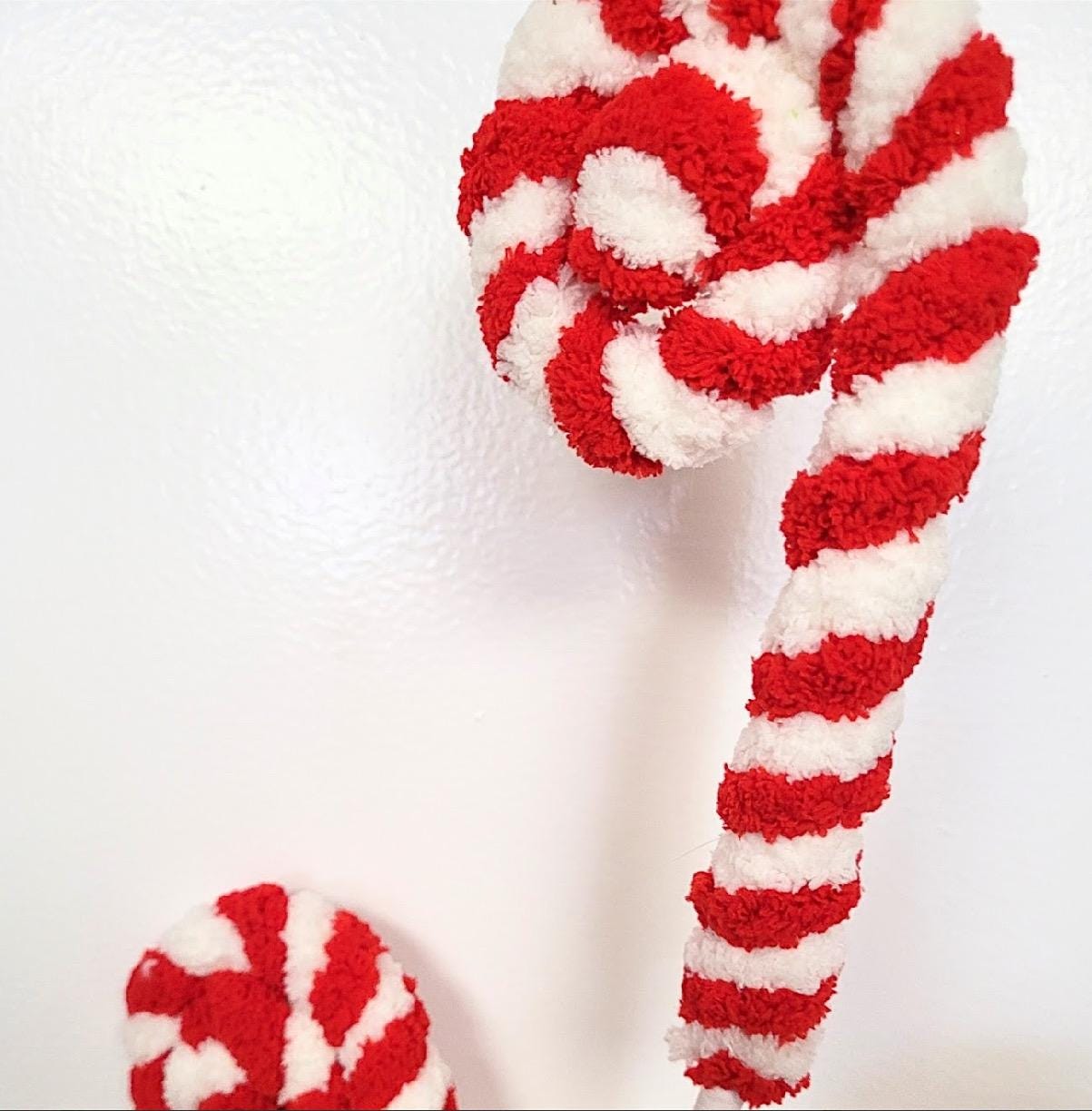 Faux Sherpa Curl Spray 24” – Red & White | Candy Cane Curly Pick for Wreaths, Garlands, Christmas Tree Décor Holiday Crafts