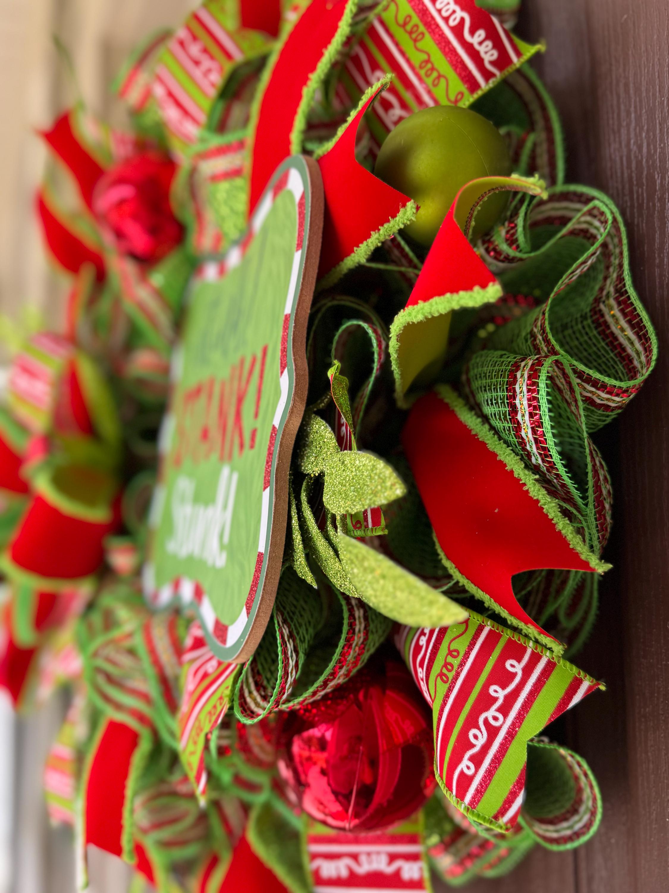Whimsical Stink! Stank! Stunk! Christmas Wreath – Funny Holiday Door Decor, Red & Green Christmas