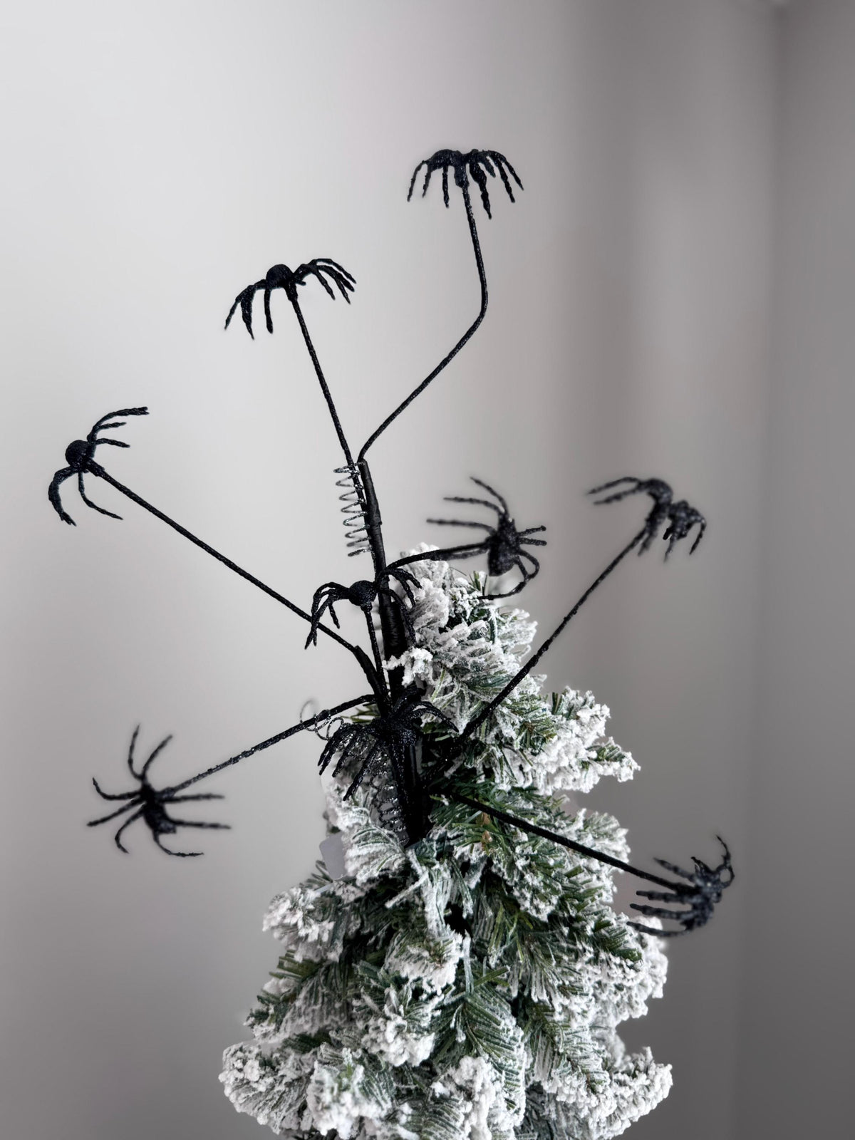29-Inch Black Glitter Spider Spray – Halloween Wreath Garland Accent